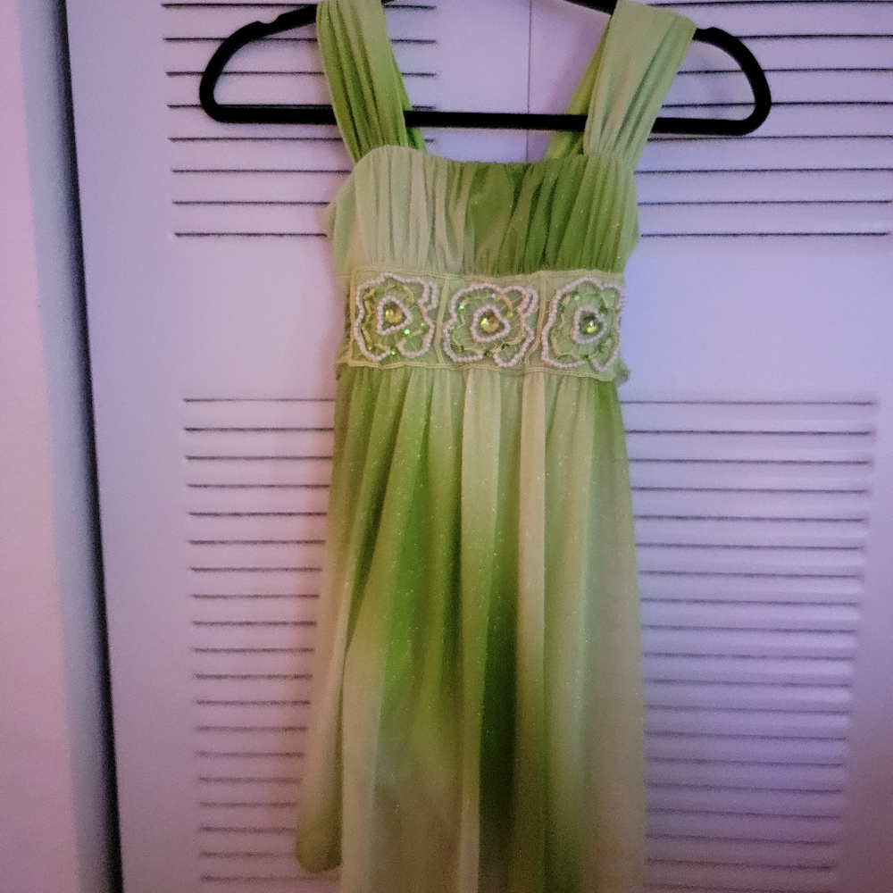 Girls special occasion dress size 7 in green